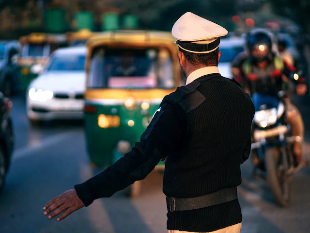 जयपुर-दौसा हाईवे पर बदले ट्रैफिक नियम..ट्रक, बस, कार और बाइक के लिए नई अधिकतम गति सीमा लागू, जानें पूरी डिटेल 3 Karnataka new Traffic Rules Guidelines 2025 06 6325e1e2497554095e6039f0010ccd6e