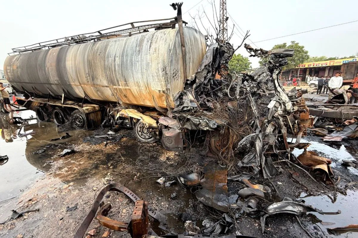 एक चालक ने बचाई कई जिंदगी, जिंदा जले रामराज के घर मातम, चश्मदीदों ने बयां किया आंखों देखा हाल 3 Untitled design 3 4