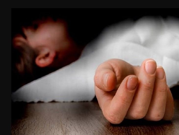 ब्लैकमेलिंग से परेशान 12वीं की स्टूडेंट ने किया सुसाइड:देर रात घर में घुस गया था युवक; सुबह घर में बने हौद में मिली लाश 3 fghfg1757747275 1760366869