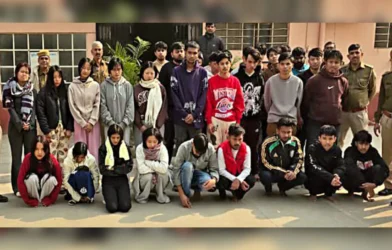 49 पुरुष और 11 महिलाएं गिरफ्तार, शहर में बैठे-बैठे विदेश में कर रहे थे बड़ा कांड, 57 कंप्यूटर जब्त 11 Untitled design 2 9