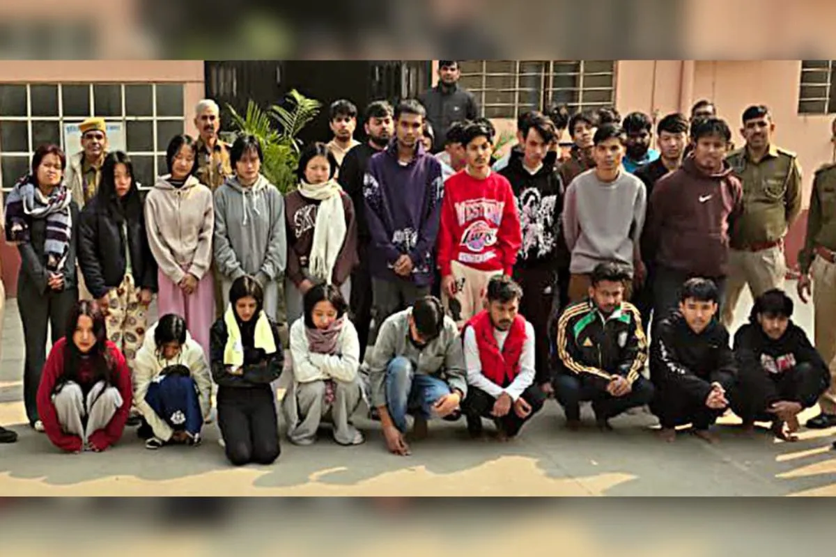 49 पुरुष और 11 महिलाएं गिरफ्तार, शहर में बैठे-बैठे विदेश में कर रहे थे बड़ा कांड, 57 कंप्यूटर जब्त 3 Untitled design 2 9