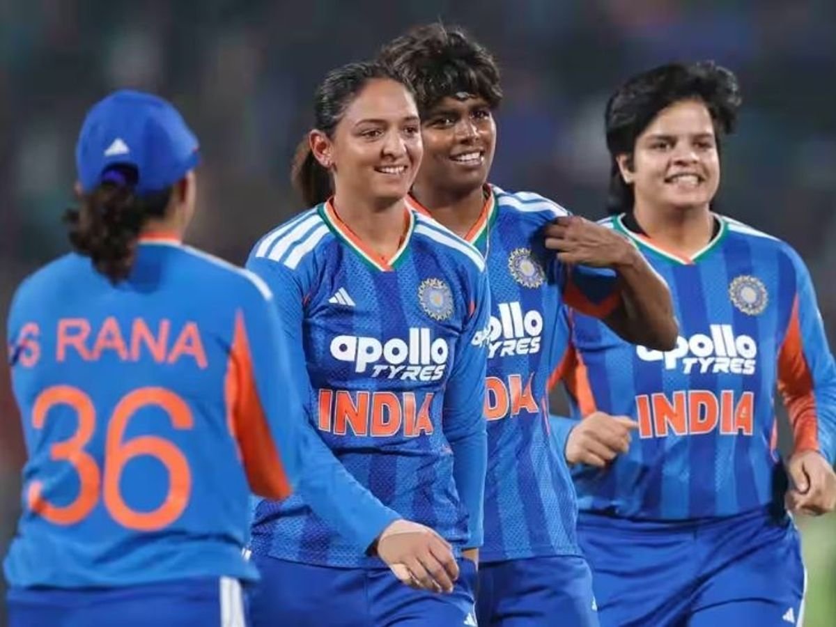इंडिया विमेंस ने तीसरी बार 5-0 से टी-20 सीरीज जीती:श्रीलंका को 15 रन से पांचवां मैच हराया, कप्तान हरमनप्रीत की फिफ्टी 3 image resize color correction and ai 2025 12 30t21 1767109156