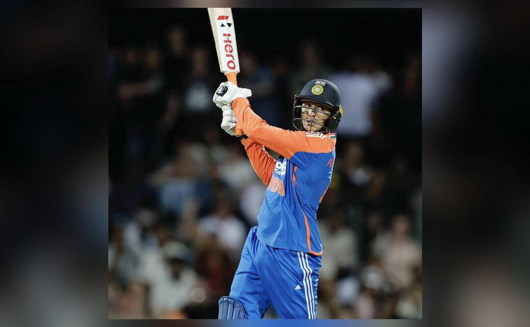 अभिषेक शर्मा का तूफान... एक घंटे के भीतर जड़े 45 छक्के, स्टेडियम के बाहर घरों में गिरी गेंद 3 img 1766928373650 452