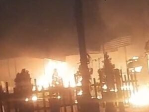 जयपुर में महेश नगर में कोचिंग इंस्टीट्यूट में लगी आग:फ्लैट में सिलेंडर फटने से अफरा-तफरी; 50 से ज्यादा लोगों को सुरक्षित निकाला 4 whatsapp image 2025 10 21 at 173541 1761048373