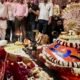 खाटूश्यामजी में दुकानदारों के बीच लड़ाई-VIDEO:प्रसाद बेचने के नाम पर लड़ाई, दहशत में आए भक्त; पुलिस ने शांतिभंग में आरोपियों को गिरफ्तार किया 5 Fqd JhNaYAAjl5E 1