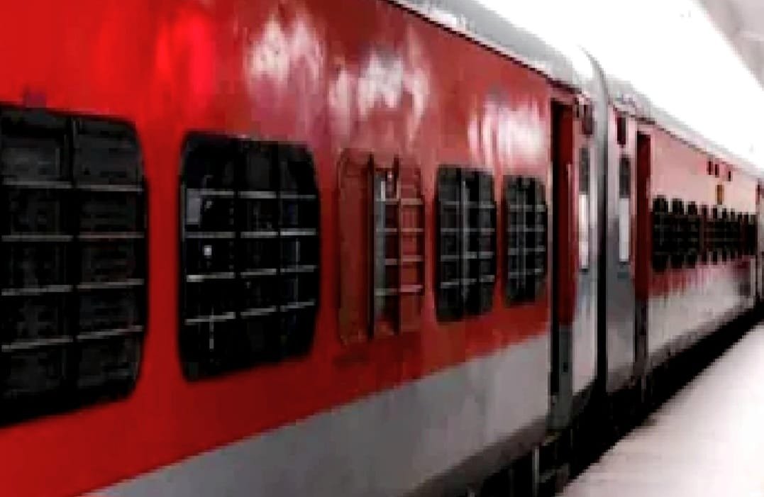 जोधपुर-रेवाड़ी एक्सप्रेस 17 जनवरी तक आंशिक रद्द:दोहरीकरण के चलते लोहारू तक ही चलेगी ट्रेन, जोधपुर से 45 मिनट लेट रवाना होगी 3 WhatsApp Image 2025 12 21 at 9.27.15 PM