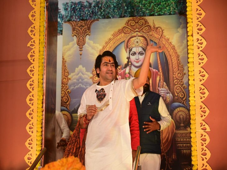 शंकराचार्य विवाद पर धीरेंद्र शास्त्री बोले-सनातन का मजाक न बनाएं:दोनों सनातनी हैं; आपस में बैठकर समझौता कर लें, बीच का रास्ता चुनें 3 whatsapp image 2026 01 23 at 74152 pm 1 fotor 2026 1769181869