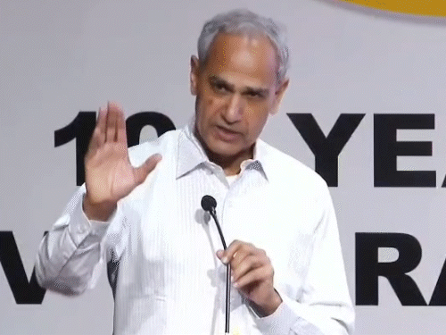 कांग्रेस सांसद बोले-शिवचरण माथुर आज सरपंच भी नहीं बन पाते:MLA-MP बनते ही कोठियां खड़ी हो जाती हैं, पायलट ने कहा-अधिकारियों के घर भी कम नहीं 2 1004184024 1772364402